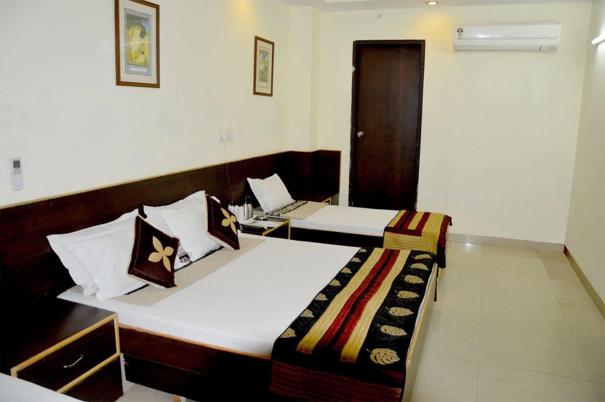 Hotel Ananta Inn Джайпур Екстериор снимка